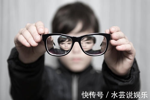 宝宝|2岁宝宝近视900度毁掉孩子视力的不只是手机，还有这些