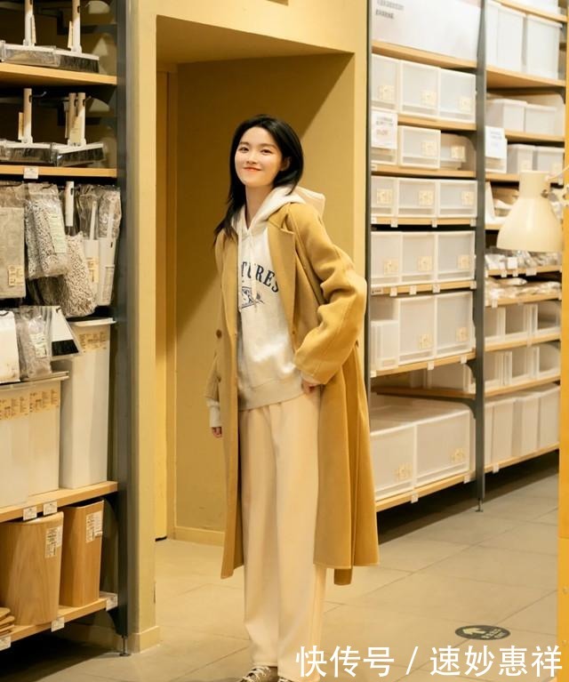 今冬流行的“长大衣+短靴”也太时髦了!显瘦显高,很适合矮个子