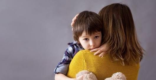 妈妈|送孙女上幼儿园后，爷爷每天坐在窗前，没想到被妈妈发现了小秘密