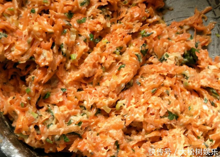 1根胡萝卜1把香菜，一揉一炸做丸子，香酥脆好吃，不放肉也香
