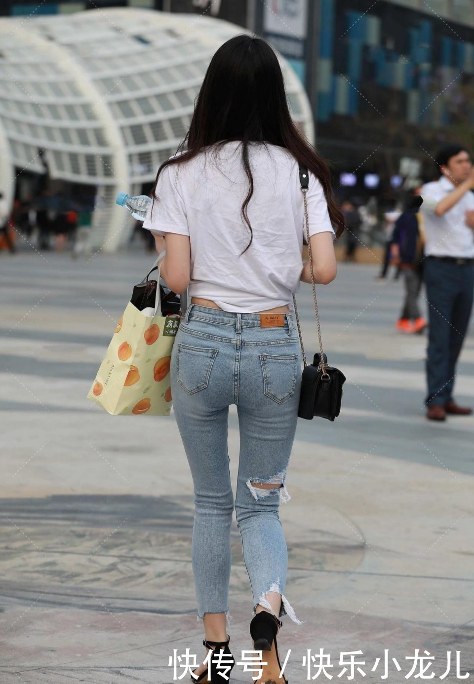 朋友们|谁家的“千金小姐”,加上精致的高跟鞋,这种美女估计真不好驾驭
