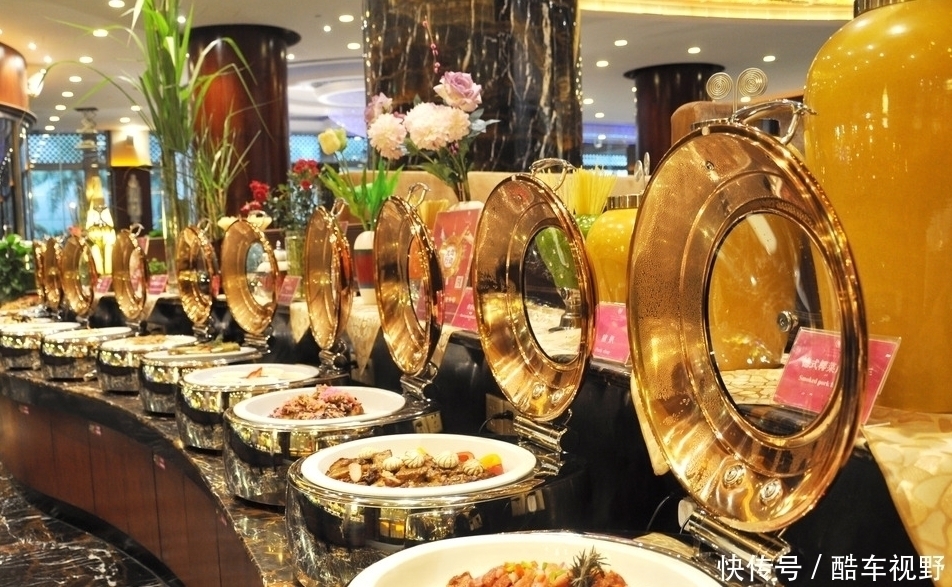 中国|日本游客来中国吃自助餐,只吃这样东西,老板笑了来送钱的吧