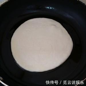  烫面油饼好吃又简单，你肯定喜欢，这里教你怎么做