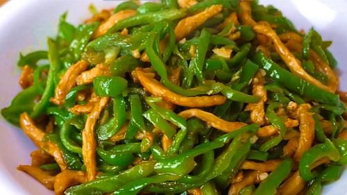 饭店的青椒肉丝好吃有技巧，很多人都不知道，大厨教你正确的做法