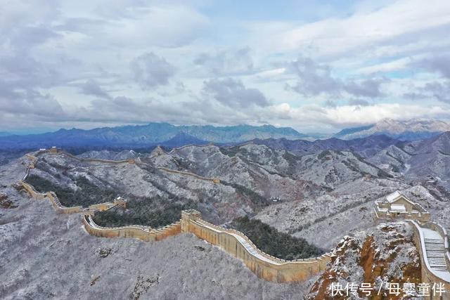 长城|惊艳！金山岭长城迎初雪，银装素裹共长天一色！