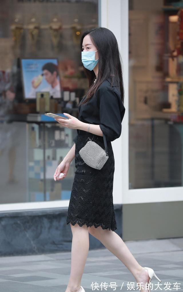 黑裙|身穿黑裙的女超人，全身搭配给人以充分的视觉效果
