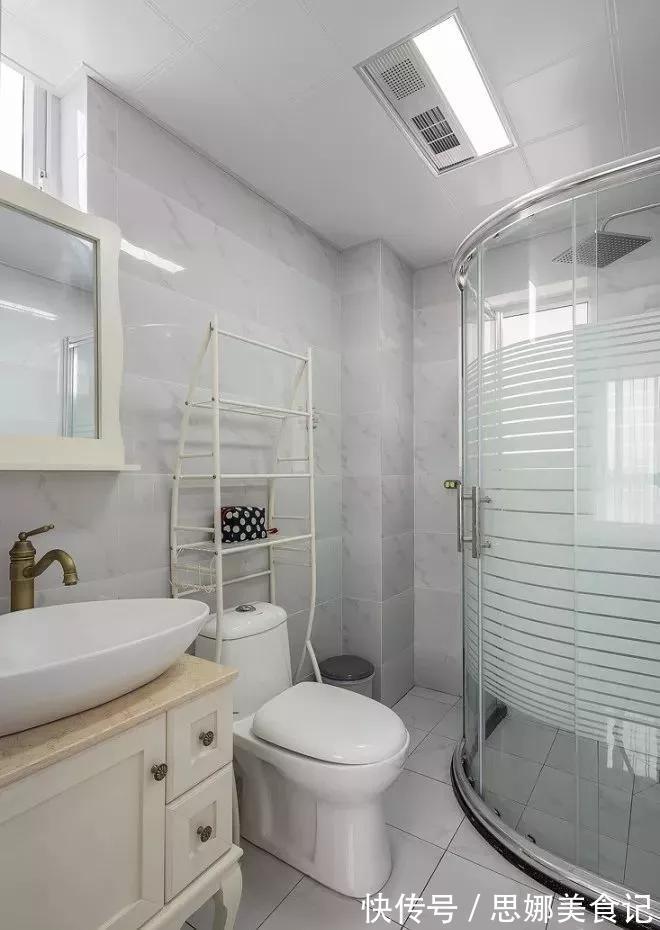 墙面|朋友真会装,一个阳台还能装出个书房,真让人刮目相看!