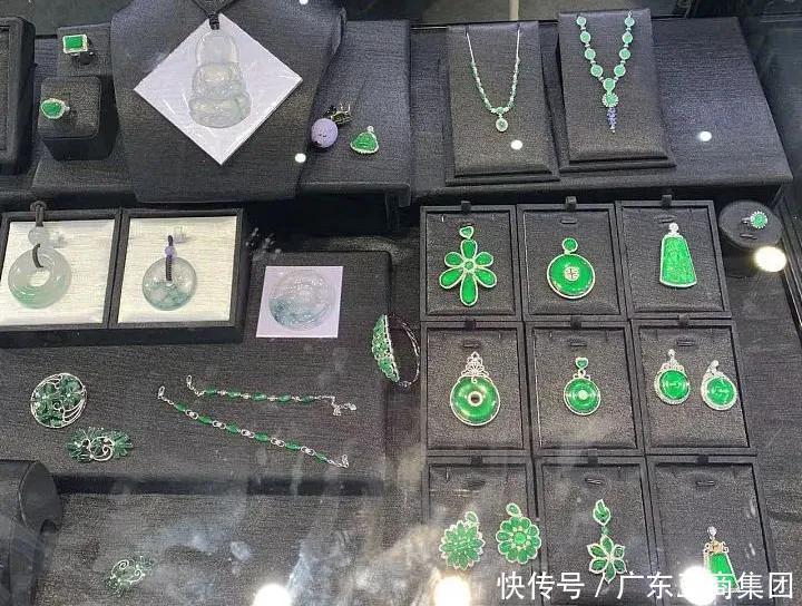  奢侈品|展会级别的翡翠长什么样，开眼！