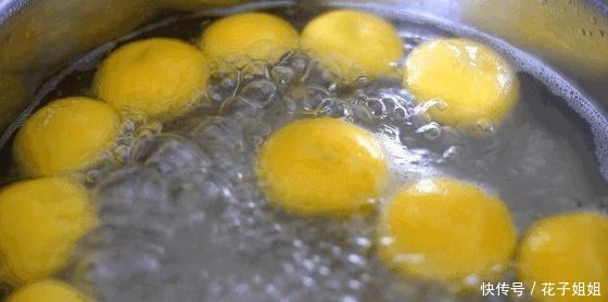 煮汤圆,是用冷水下锅还是热水一开始就错了,难怪会露馅破皮!