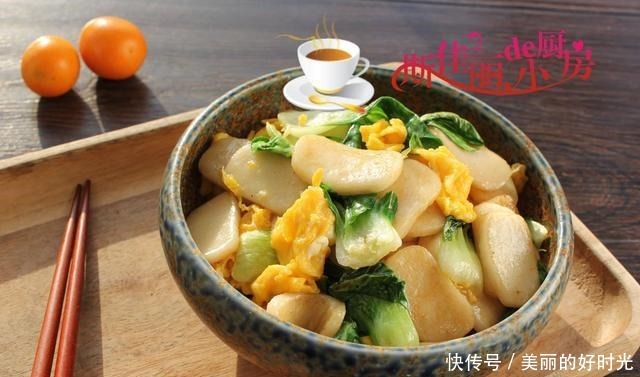 一个人午餐,我从不点外卖也不将就,这样做简单美味又营养,真香