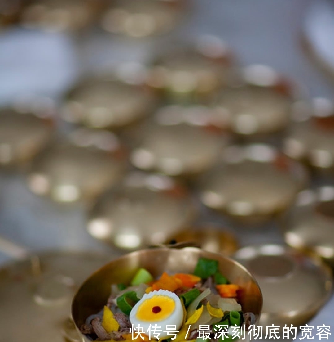 自助火锅|朝鲜有什么好吃的？在开城，最出名的就是铜碗饭