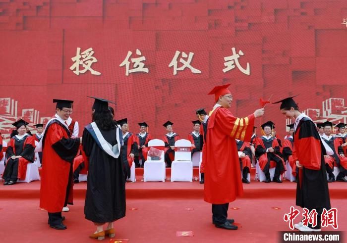 毕业典礼|兑现承诺！成都中医药大学为2020届毕业生补办毕业典礼