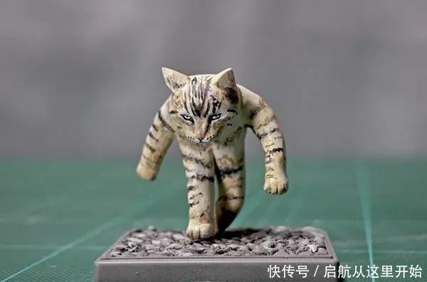 制作者|这位个人手办制作者,本想叫他大佬,但脱口而出竟是“深井冰”