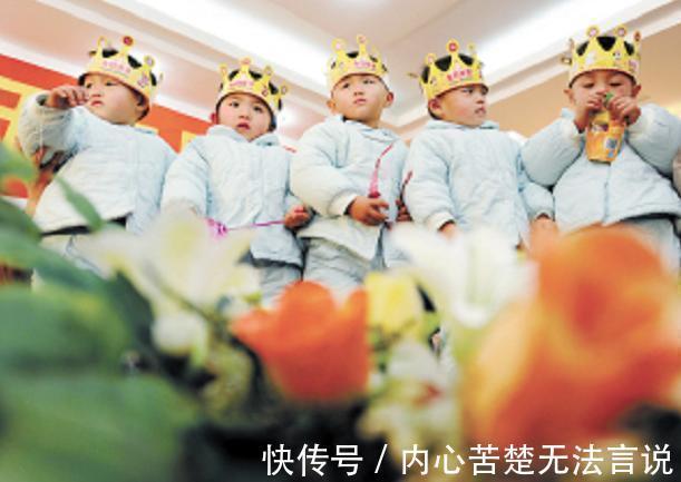 双胞胎|孕妈一怀就是五胞胎,产房里娃的性别成亮点,护士担心小五未来