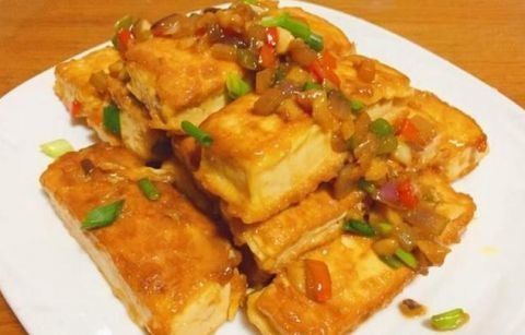 色香味俱全的几道家常菜，荤素搭配，好吃不腻，家人吃的津津有味