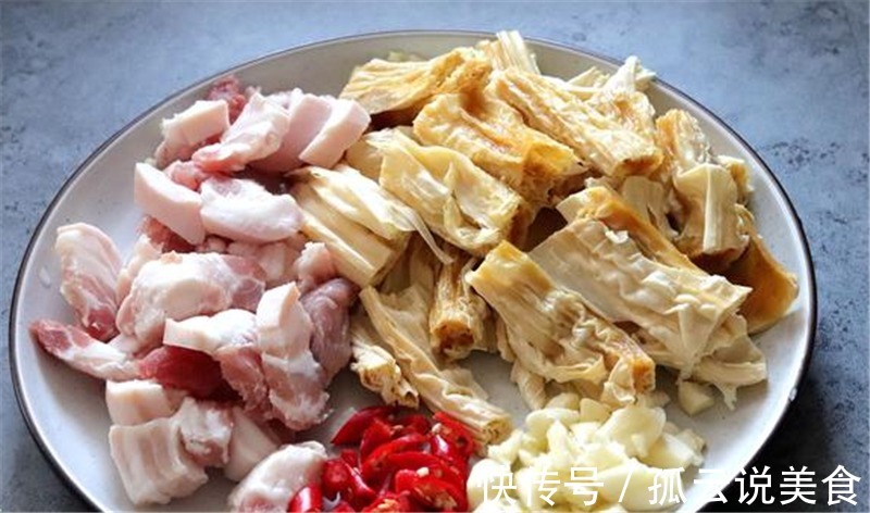 五花肉和它搭配，酥香柔嫩，下饭一盘都不够！