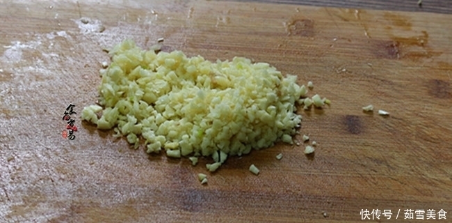 闺蜜三天两头吃此菜，鲜甜多汁又简单，美白补水，40岁像少女