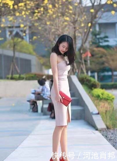 搭配|街拍:美丽大方动人的美女,搭配有致造型看起来更有魅力!