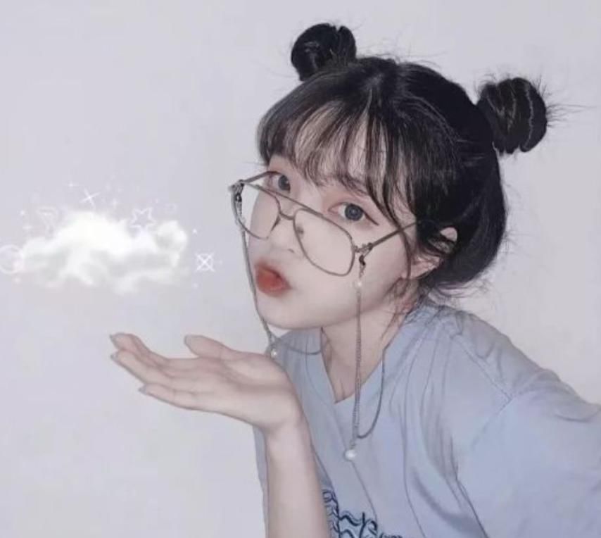 女孩子喜欢戴“圆框眼镜”？00后注意了，这3种人戴上纯属拉低颜值