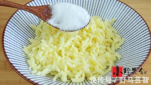 面粉|土豆不要炒着吃了，教你老吃法，不用水不加面粉，香甜软糯还拉丝