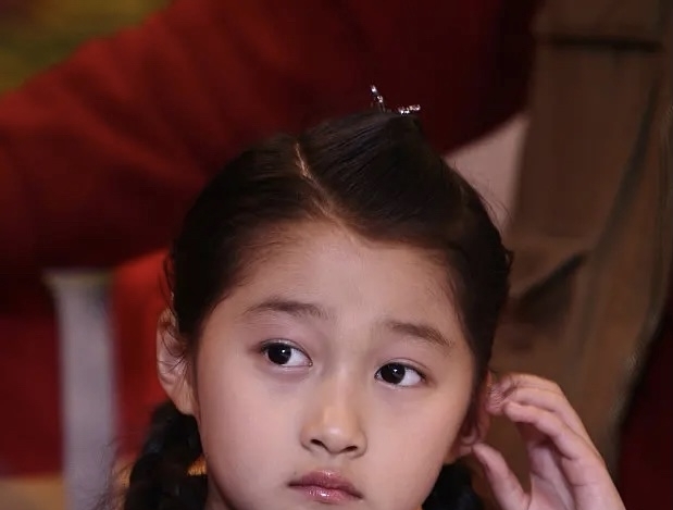 王牌家族开播貌似“整容”关晓彤美得冒泡,沈腾不再是当年校草