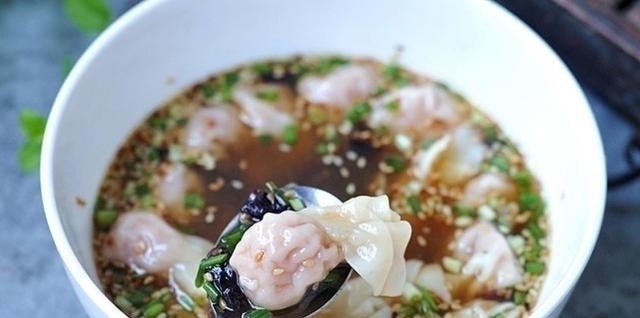馄饨汤这么调,简单好味道,几种调料,开水一冲,比骨头汤还鲜