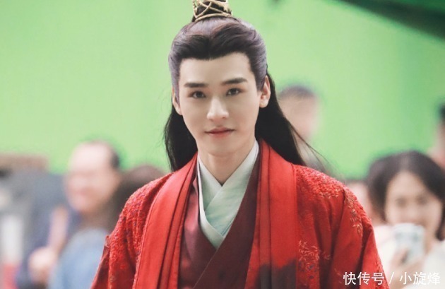 红衣@虽然不是半行书,却也不像算盘珠。太极山上人书法欣赏《春水》