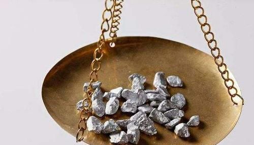 银子|古代的一两银子,放到现在值多少钱你一个月的收入又是几两