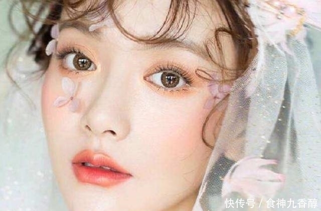 妆前乳|粉底液这样用,难怪化出来的妆“脏脏”的,还很不服帖