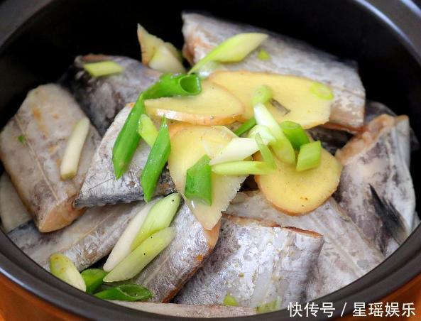 炸带鱼,挂面糊用淀粉还是面粉?学会这个做法,带鱼又香又酥脆