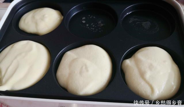 一口平底锅就能搞定的蛋糕,松软细腻不上火,搭配水果和蔬菜真赞