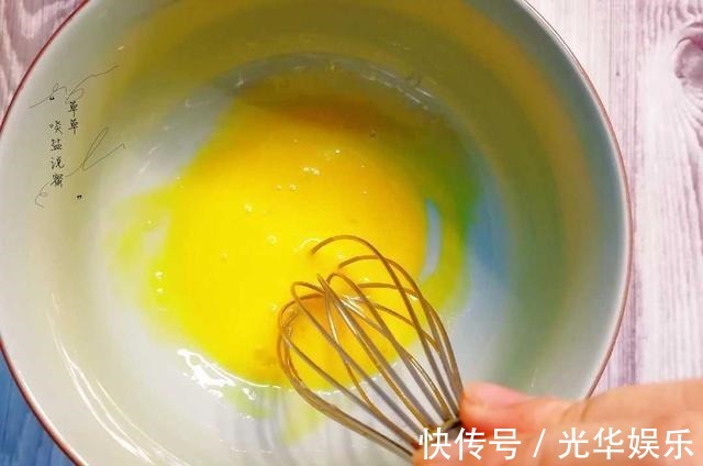 做什么蛋糕？蛋奶酥比蛋糕更容易上手，而且口味更香酥