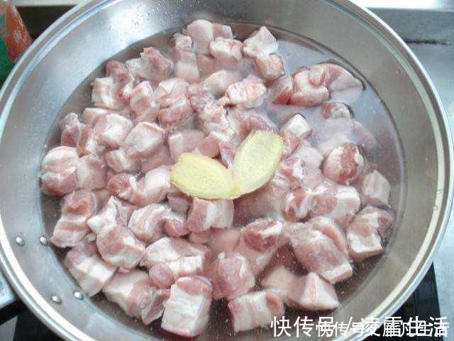 炒糖色时,用白糖还是冰糖?很多人弄错,难怪卖相不好,味道发苦