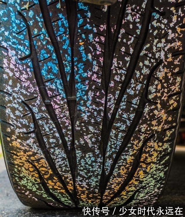 照片$30张“活久未见”的照片:被闪电击中的木头,好像一副国画