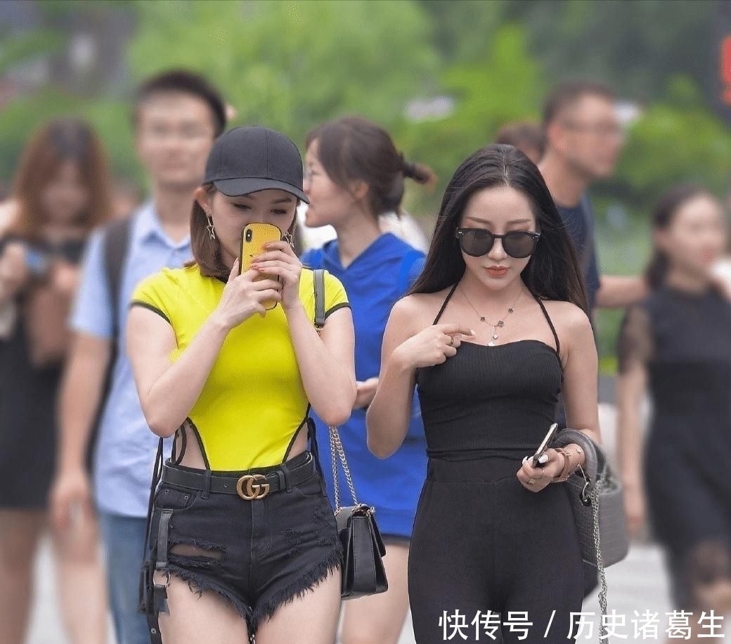 微胖身材也要穿出时髦感,单品选择更要有技巧,时尚造型凹起来