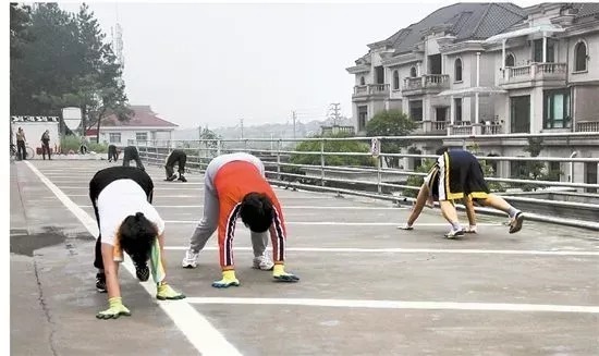 腰椎|像动物一样爬行改善调理脊椎