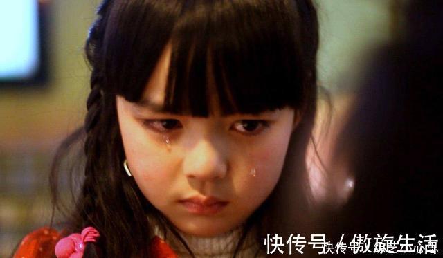 性格|小时候爱''咬指甲''的孩子,长大后多半是这2种性格,太心疼孩子了