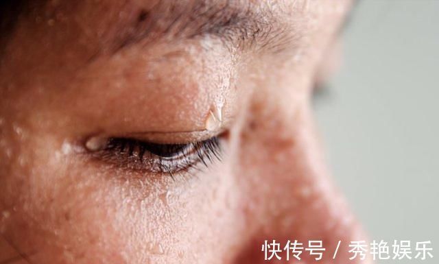 下肢|糖尿病人注意:出现这样奇怪的出汗,提示你有并发症,别不当回事