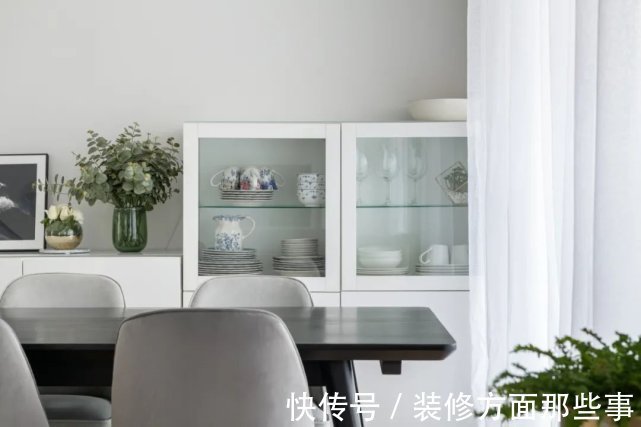 私密性|110平现代风三居室,全屋以白色为基调阳光透进来,非常惬意