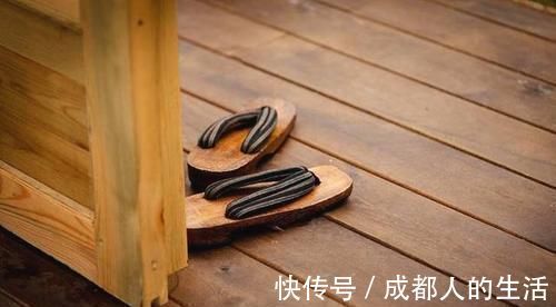 内行人|为什么日本房子都不铺瓷砖内行人道出真相，真后悔我家才发现