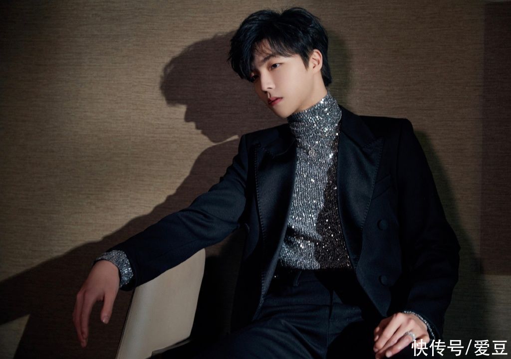 210130 陈立农亮相颁奖晚会演唱《年少无邪》四项提名中荣获“最受欢迎新人”奖项