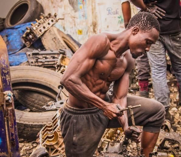 麻包袋|他从没去过健身房, 通过“干活”, 锻炼出一身肌肉!