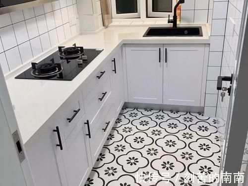 橱柜|厨房台面不能选这种,用不到3年就裂了,后悔死了!