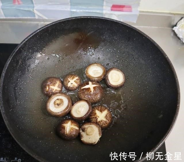 准备料汁|蚝油香菇青菜，鲜香味美，经典家常宴客菜！