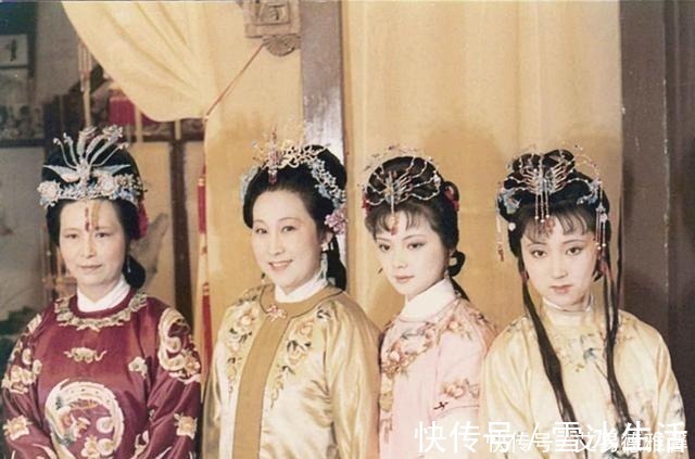 薛宝钗$借着薛姨妈为邢岫烟定亲一事,薛宝钗的丑陋一面已经登台亮相