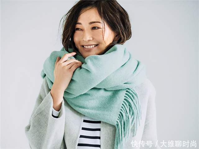 造型师|羊毛围巾如何戴,才没有缩脖子感,日本造型师的方法原来超简单