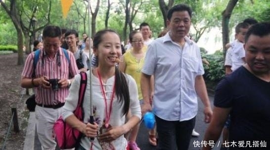 年轻漂亮|为什么现在很多年轻漂亮的女导游嫁不出去呢? 大巴司机说出了实情