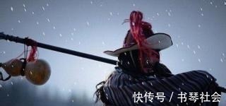 武松#水浒里二十五斤重的枷锁,为何武松可以打烂,卢俊义和林冲却不行