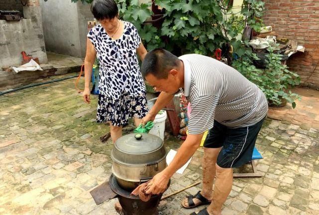 排骨|黄芪与它是“绝配”,坚持用3物泡水喝,还你“婴儿肝”