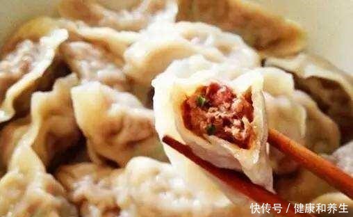 难怪|调肉馅时,有种料很多人爱放,难怪饺子吃着不香,来学学正确做法